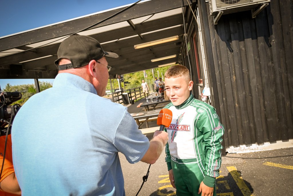 Romeo Haagh bliver interviewet til tv efter sin DM-titel 2022
(Foto: Bo Skovfoged)